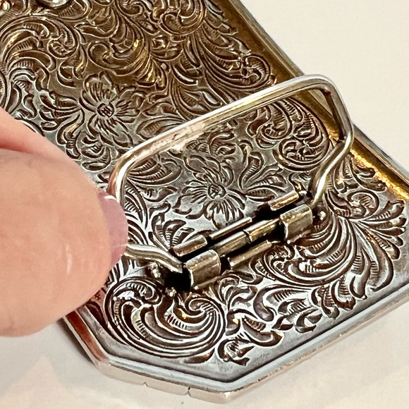 Ariat Silver with Gold Accent Scrolling Floral Logo Shield Rectangle BELT BUCKLE - Picture 4 of 6